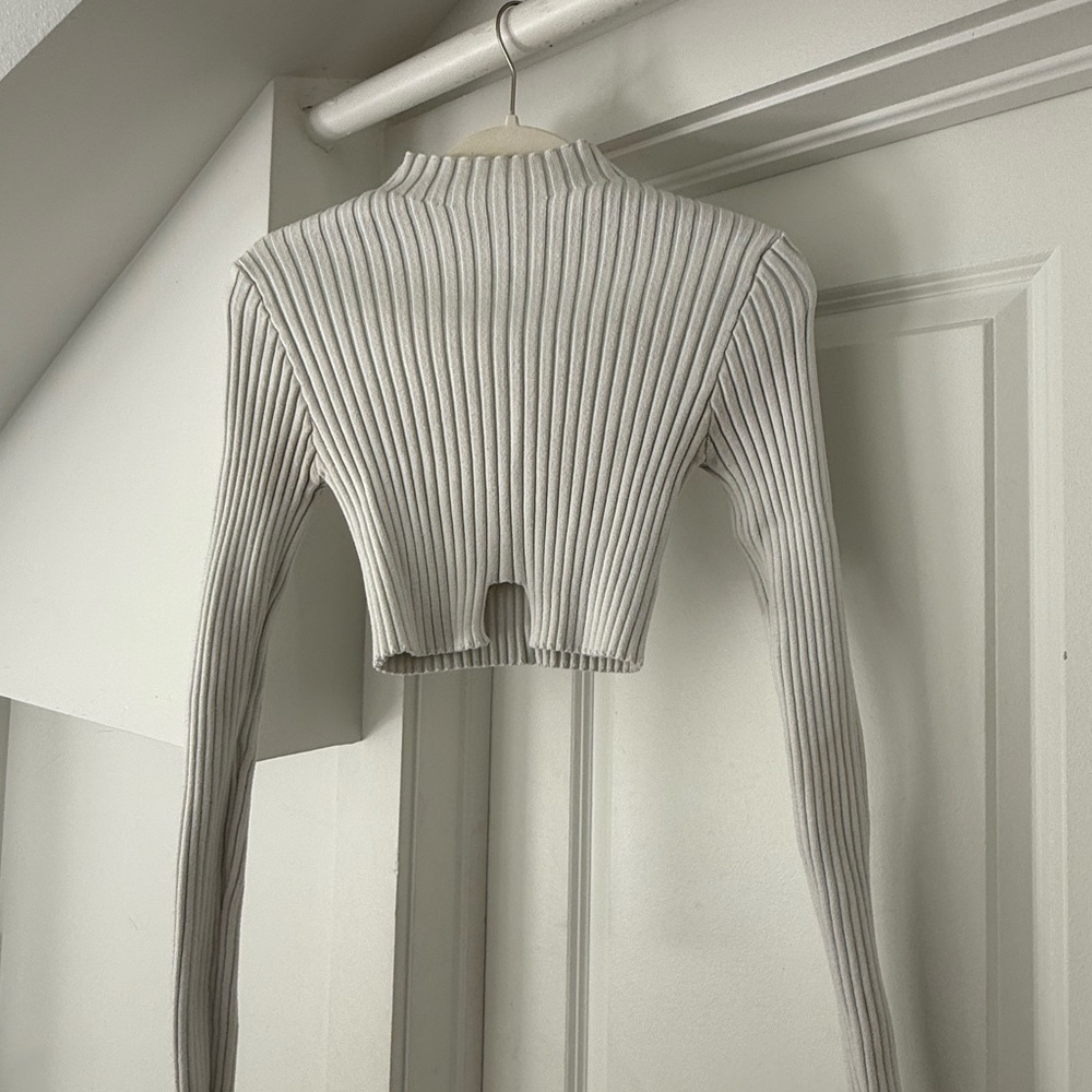 Ribbed Long Sleeve Cropped sweater